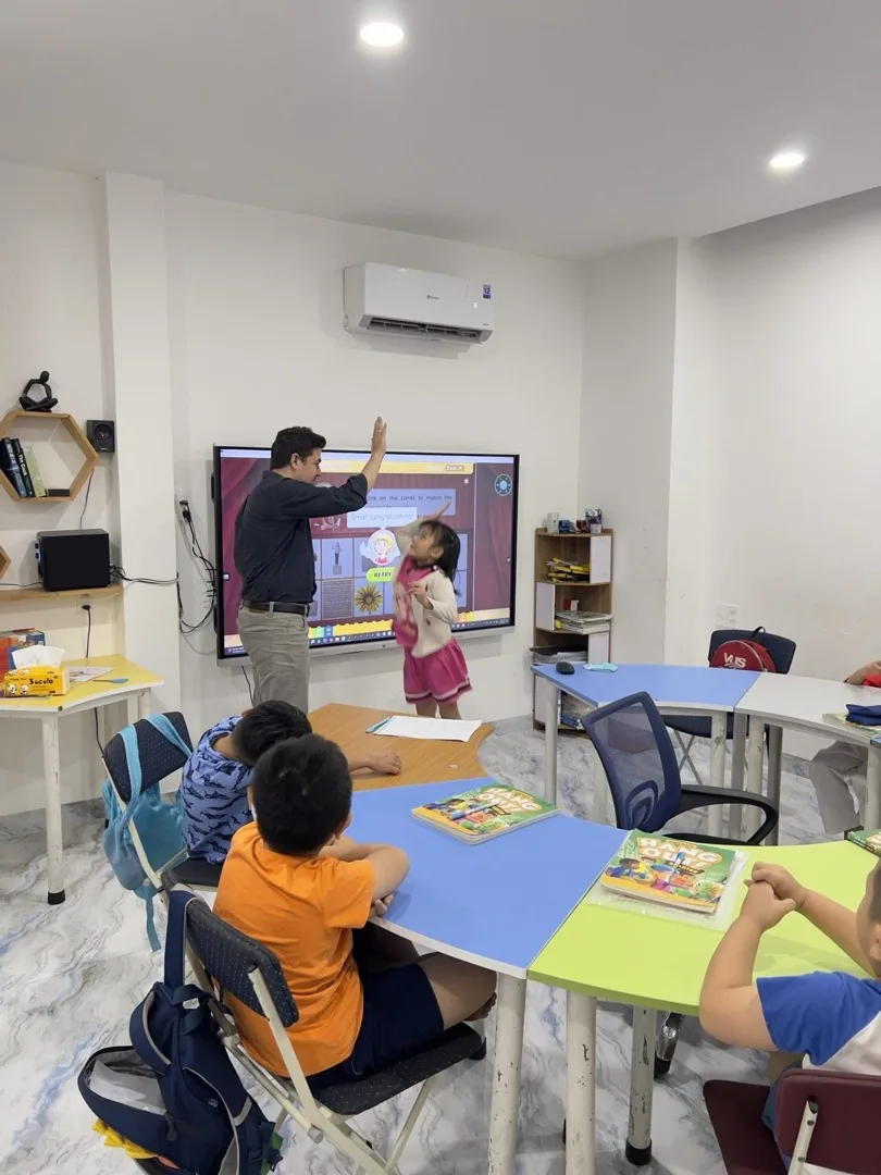 Students raising hands in a Stemhouse class